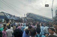В Індії зійшов з рейок пасажирський потяг, загинуло щонайменше 23 людини