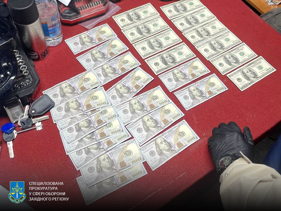 Вилучені гроші під час обшуку
