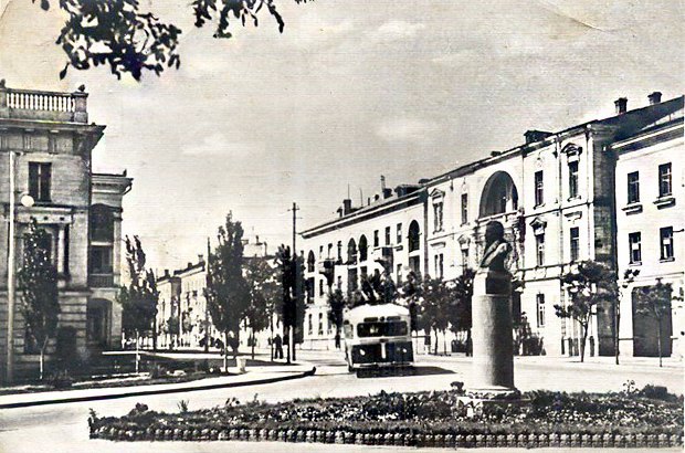 Площадь Пушкина, Севастополь 1956. (После 1983 года переименовала в площадь Суворова) 