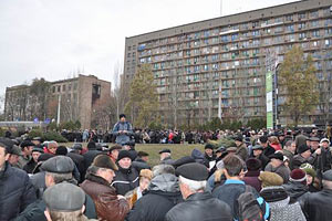 Донецкие чернобыльцы устанавливают палатки у Пенсионного фонда