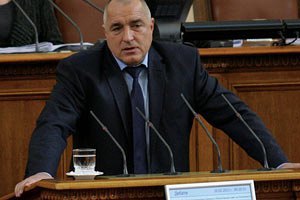 Премьер Болгарии получил письмо с простреленным фото