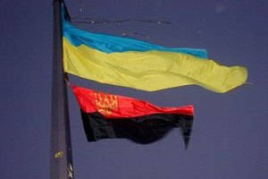 Суд приказал снять "бандеровский" флаг со здания Тернопольского облсовета