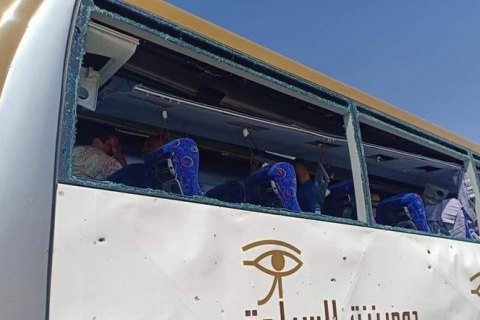 У Єгипті через вибух біля автобуса постраждало понад 12 туристів