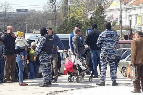 В Симферополе прошли массовые задержания на центральном рынке