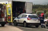 В Греции задержали фуру-рефрижератор с 41 мигрантом