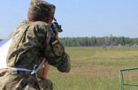 Из воинской части в Новограде-Волынском украли пять автоматов