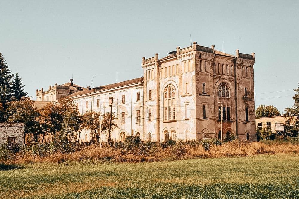 Палац Скарбека в Закладі.