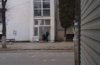 В Івано-Франківську біля входу в пологовий будинок вибухнула граната (оновлено)