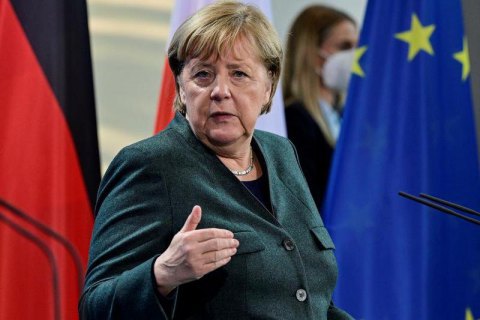 Меркель заявила о необходимости новых санкций в случае наступления РФ на Украину