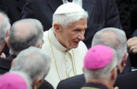 Бенедикт XVI не будет присутствовать на коронации нового папы