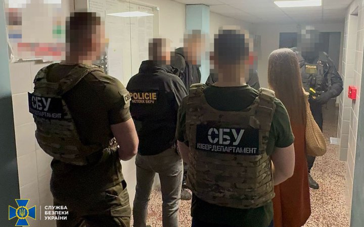 Українські та чеські правоохоронці викрили хакерів, які обкрадали людей