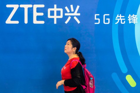 Байден підписав закон про нові обмеження проти китайських Huawei і ZTE