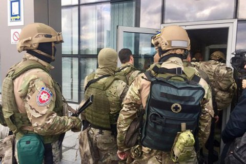 Український спецназ провів в аеропорту "Бориспіль" навчання із затримання "російської мафії" (оновлено)