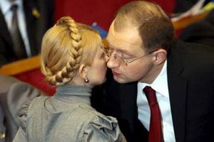 Тимошенко поддержала Яценюка на должности лидера фракции? (исправлено)