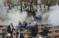 Заседание парламента Косово прервали из-за слезоточивого газа
