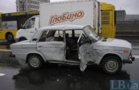 В Киеве из-за дождя произошло ДТП, пострадала пассажирка