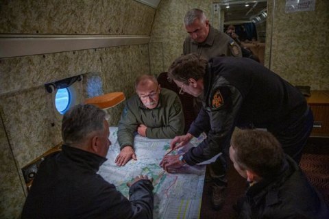 Правительственная группа вылетела в Луганскую область, где бушуют лесные пожары