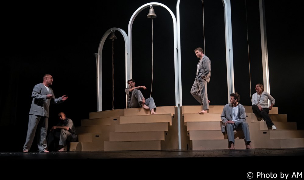 Вистава «Мами»