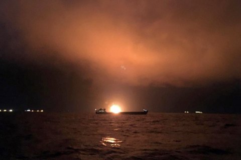 В Черном море закончился пожар на танзанийских танкерах