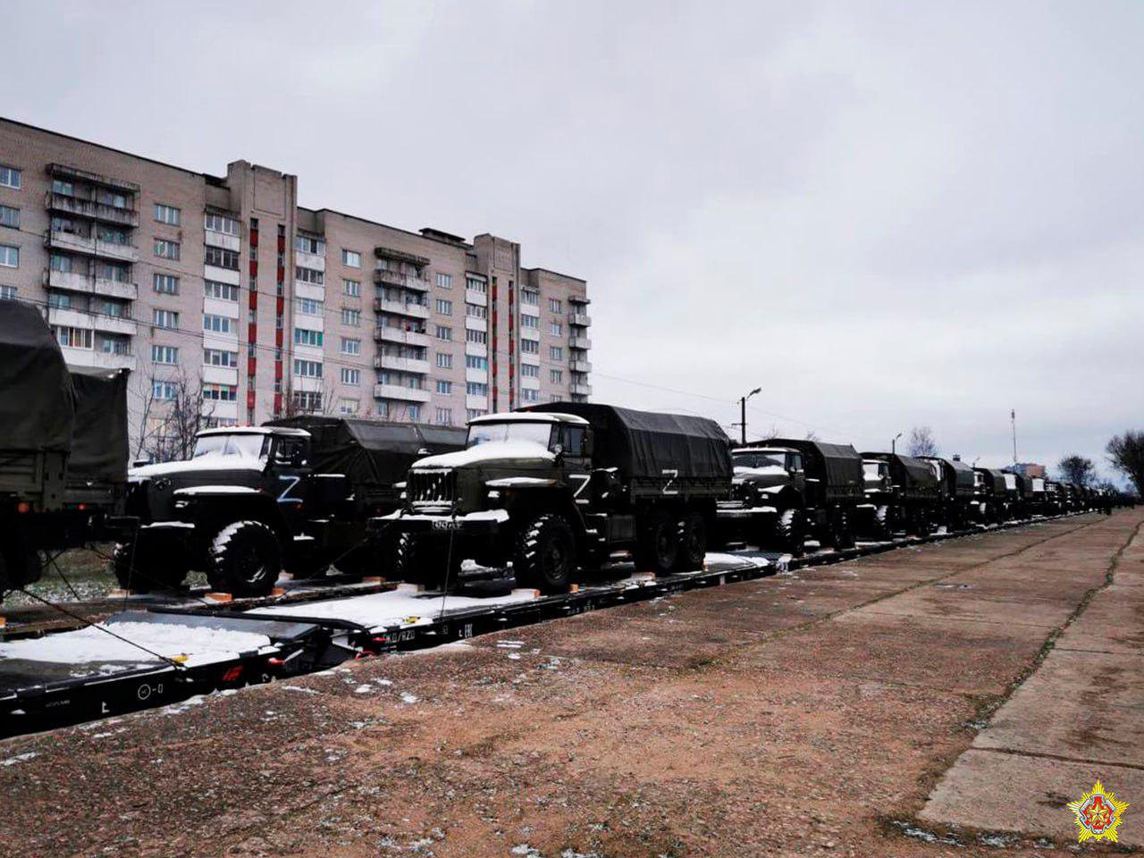 Ешелони російської техніки прибули в Білорусь.