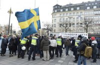 В Стокгольме сотня человек в масках напала на мигрантов