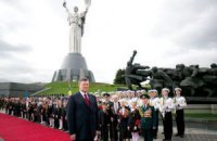 Янукович пожелал украинцам в День Победы мирного неба и благополучия