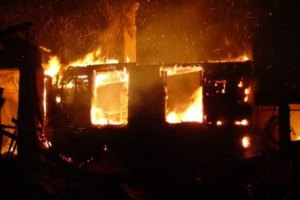 В Днепропетровске в пожаре погиб ребенок, еще трое получили ожоги