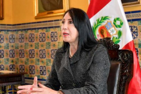 Глава МЗС Перу пішла у відставку через таємну вакцинацію від COVID-19