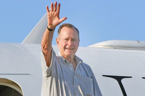 У день похорону Буша-старшого в США оголошено жалобу