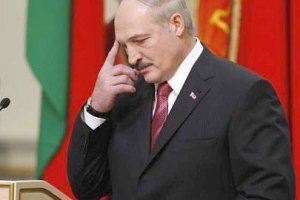 Кризис заставил Лукашенко отказаться от иностранной еды и костюмов