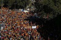 В Барселоне сотни тысяч человек вышли на митинг за единство Испании (обновлено)
