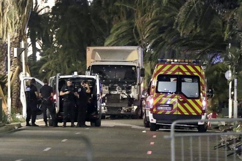 Террорист из Ниццы взял грузовик в аренду