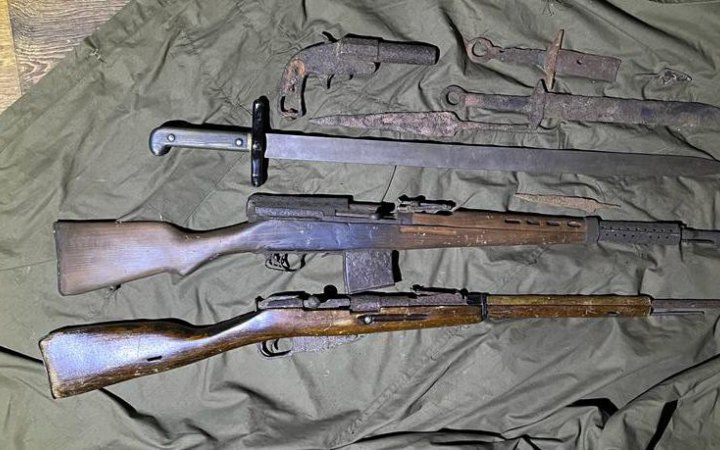 В Ізюмі виявили раніше вкрадені росіянами зброю та музейні експонати