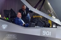 Міністр оборони Ізраїлю першим сів за штурвал новітнього винищувача F-35