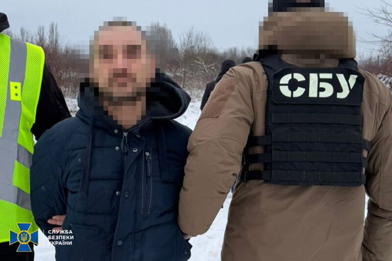 СБУ та Нацполіція викрили ділків на підпільній торгівлі "трофейною" зброєю