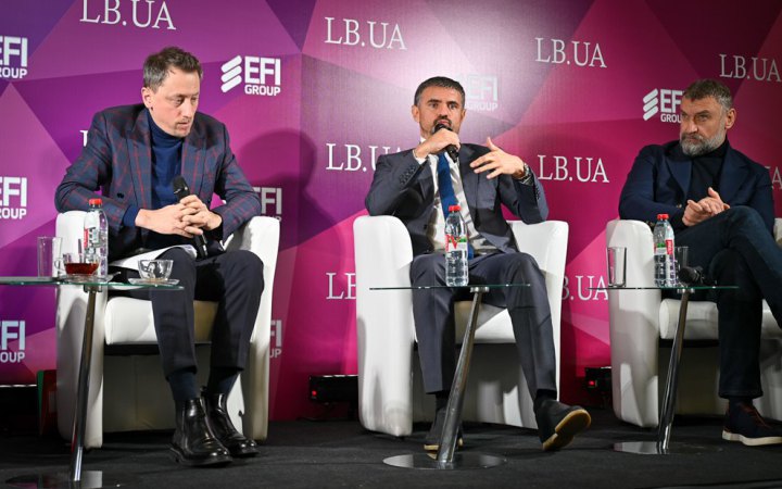 «Якщо ти не "критичка" і не маєш броні, забезпечити стабільність не зможеш». Як влада і бізнес виживають під час війни 