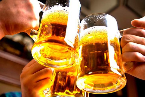 Во Франции из-за коронавируса вылили 10 млн литров пива  