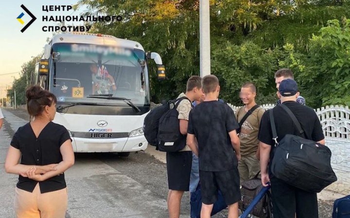 Спротив: окупанти вивезли українських дітей до РФ під виглядом "участі у військово-морському параді"