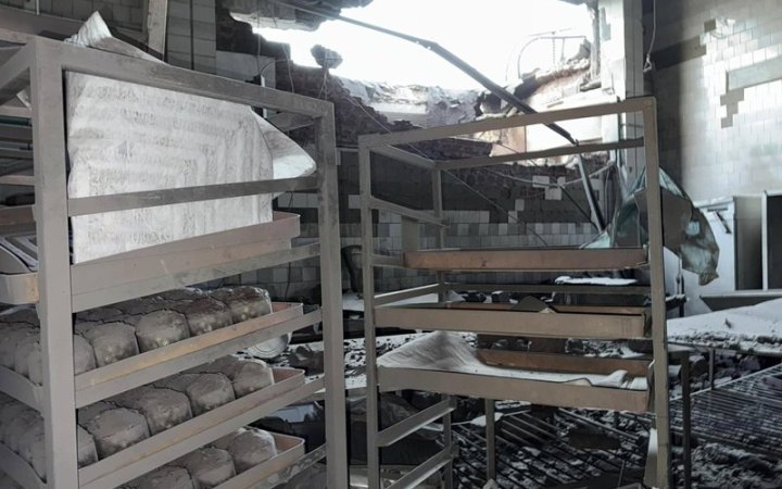 ​Росіяни атакували "шахедом" хлібзавод у Сумах і влучили в цех, де випікають паски. Загинула людина