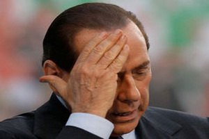 Сильвио Берлускони сделали операцию на руке