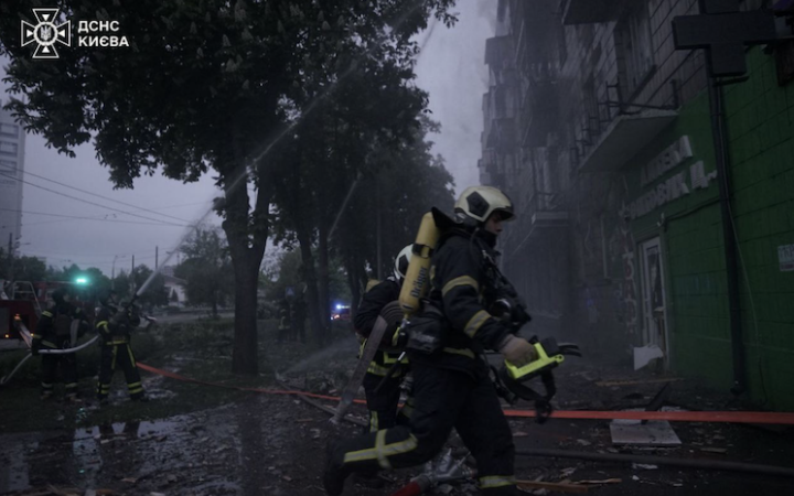 Росіяни вночі атакували Київ одною балістичною ракетою і 28 дронами