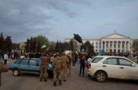 В Донецкой ОГА назвали снос Ленина в Краматорске "актом вандализма"