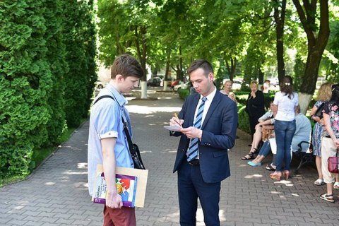 ​55,3% українців вірять, що Зеленський та його партнери володіють офшорами, - соцопитування  