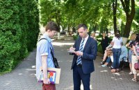 ​55,3% українців вірять, що Зеленський та його партнери володіють офшорами, - соцопитування  