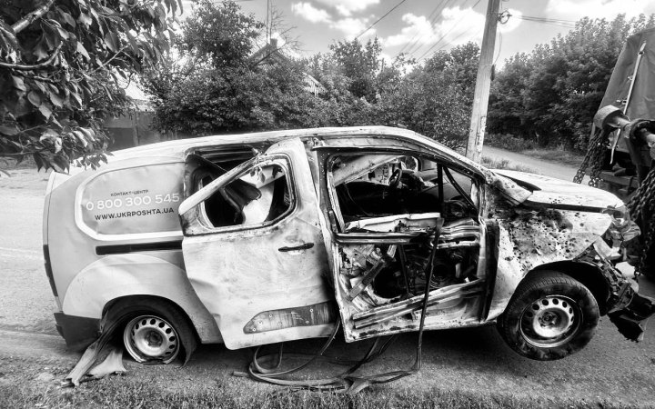 Російські окупанти атакували автомобілі Укрпошти на Донеччині та Херсонщині, є жертви