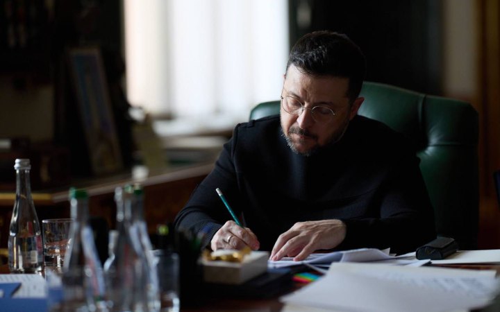 Зеленський відреагував на судна із українським зерном у Ізраїлі: «Готуємо санкційний пакет»