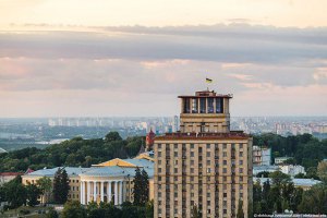 "Свобода" поставила охорону біля готелю "Україна" в Києві