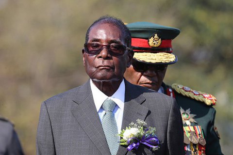 Мугабе сместили с поста лидера правящей партии Зимбабве