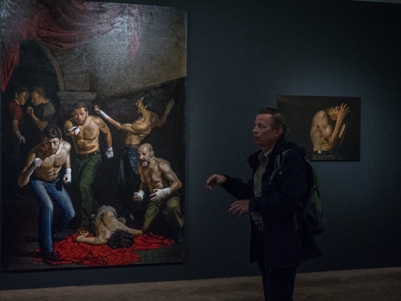 Євген Равський біля роботи &quot;Подвиг Менелая&quot;