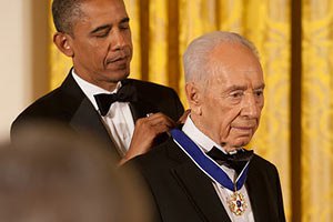 Обама нагородив президента Ізраїлю медаллю